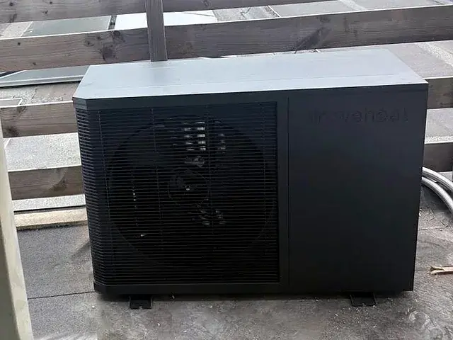 Weheat Flint P40 hybride op een plat dak in Breda